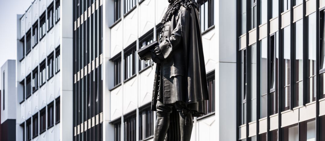 Leibnitz-Denkmal auf dem Campus Augustusplatz