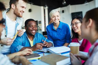 Internationale Studierende lernen Sprachen